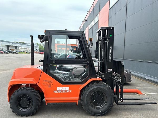 Внедорожный дизельный вилочный погрузчик повышенной проходимости Noblelift FD2RT35 3500 кг